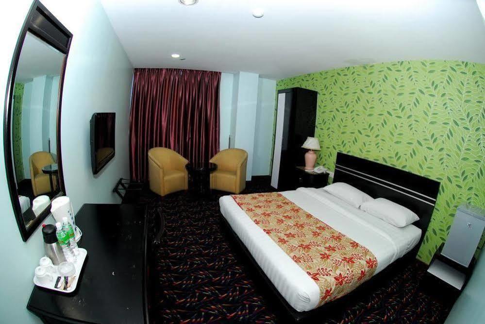 Bluebell Hotel Skudai Zewnętrze zdjęcie